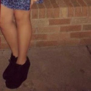 Gently worn shoes MUST GO!! Make any offer!